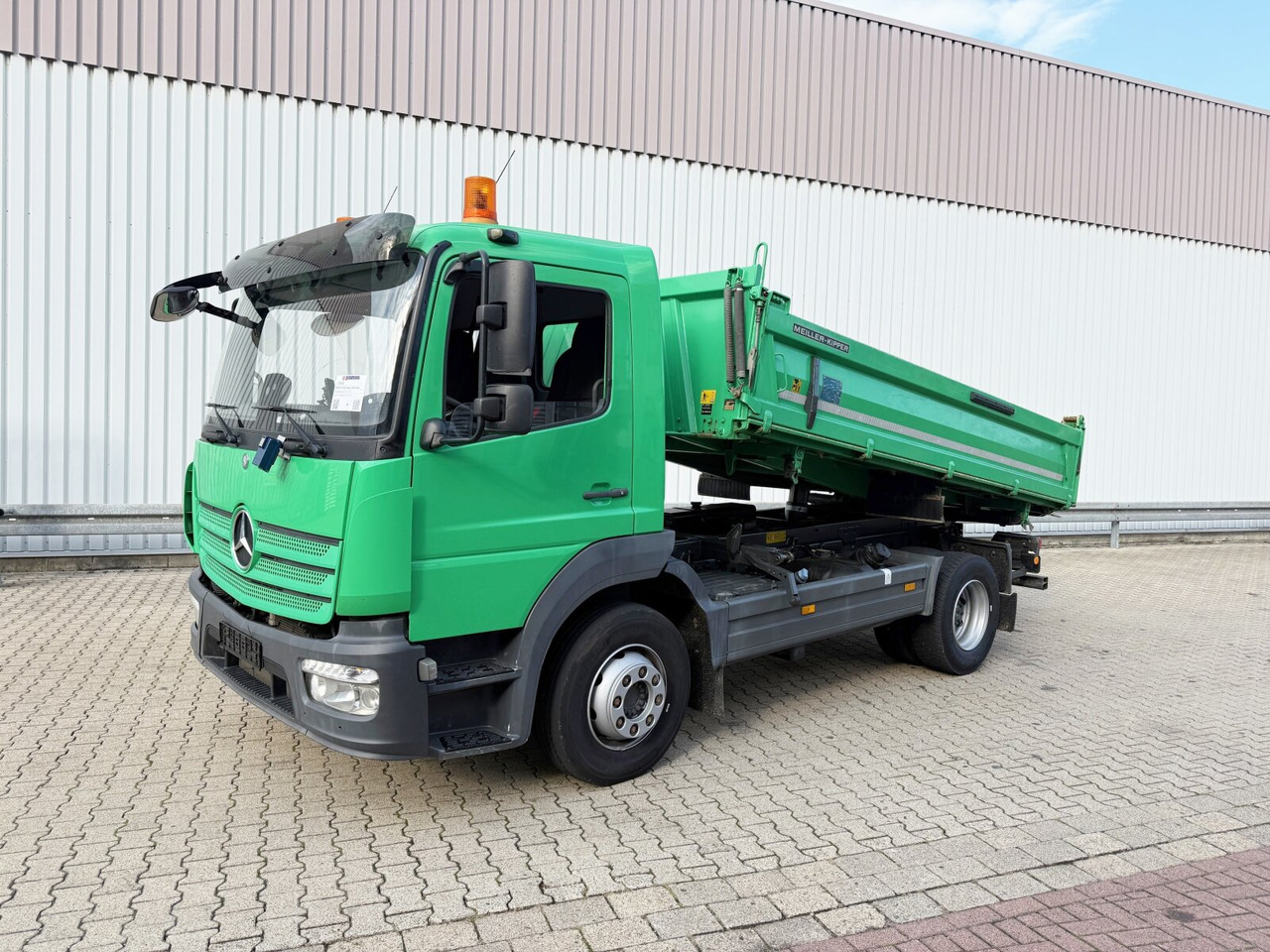 Mercedes-Benz Atego 1530 K 4x2 Atego 1530 K 4x2, 2x AHK - Camion benne: photos 1 Mercedes-Benz Atego 1530 K 4x2 Atego 1530 K 4x2, 2x AHK - Camion benne: photos 1