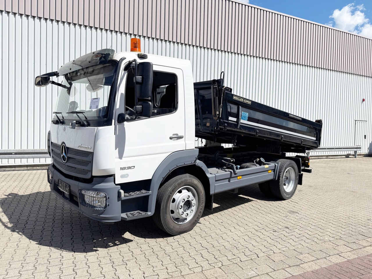 Mercedes-Benz Atego 1630 K 4x2 Atego 1630 K 4x2, 2x AHK - Camion benne: photos 1 Mercedes-Benz Atego 1630 K 4x2 Atego 1630 K 4x2, 2x AHK - Camion benne: photos 1