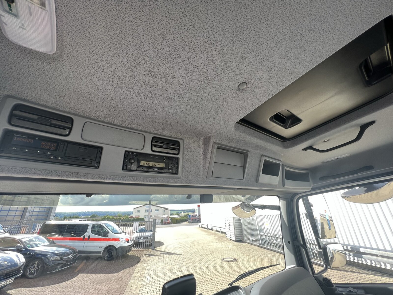 Mercedes-Benz Atego 818/23 K 4x2 Atego 818/23 K 4x2, 2x AHK, 5x VORHANDEN! - Châssis cabine: photos 2 Mercedes-Benz Atego 818/23 K 4x2 Atego 818/23 K 4x2, 2x AHK, 5x VORHANDEN! - Châssis cabine: photos 2