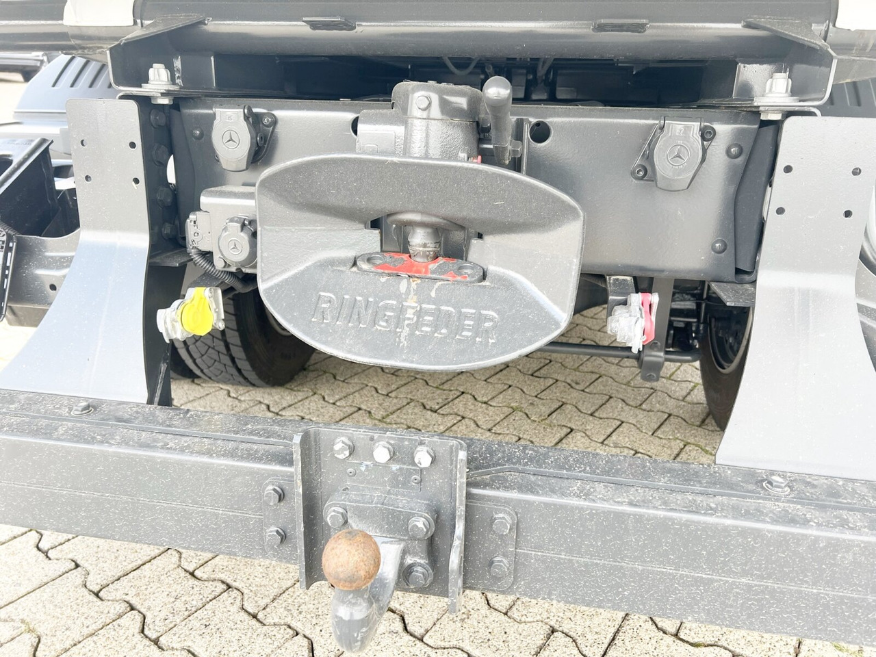 Mercedes-Benz Atego 818/23 K 4x2 Atego 818/23 K 4x2, 2x AHK, 5x VORHANDEN! - Châssis cabine: photos 4 Mercedes-Benz Atego 818/23 K 4x2 Atego 818/23 K 4x2, 2x AHK, 5x VORHANDEN! - Châssis cabine: photos 4