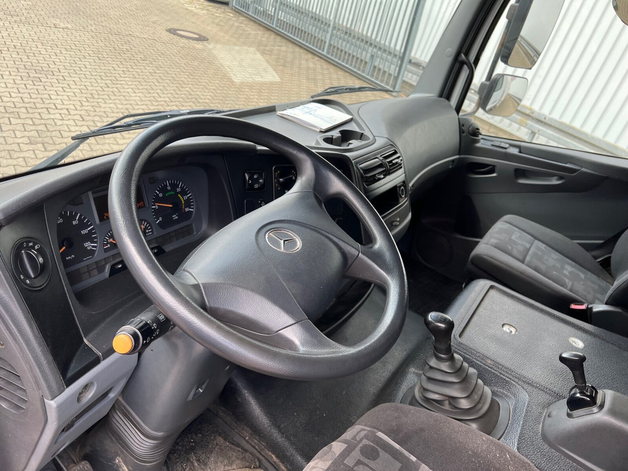 Mercedes-Benz Atego 818 L 4x2 Atego 818 L 4x2 mit LBW BÄR - Camion à rideaux coulissants: photos 4 Mercedes-Benz Atego 818 L 4x2 Atego 818 L 4x2 mit LBW BÄR - Camion à rideaux coulissants: photos 4