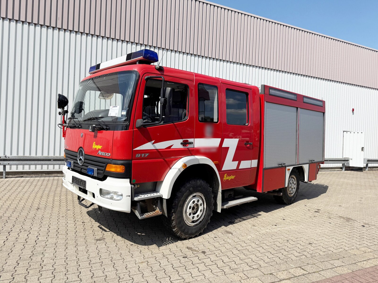 Mercedes-Benz Atego 917 4x4, LF 10 Atego 917 4x4, LF 10, Einzelbereifung, AT-Motor - Ambulance: photos 1 Mercedes-Benz Atego 917 4x4, LF 10 Atego 917 4x4, LF 10, Einzelbereifung, AT-Motor - Ambulance: photos 1