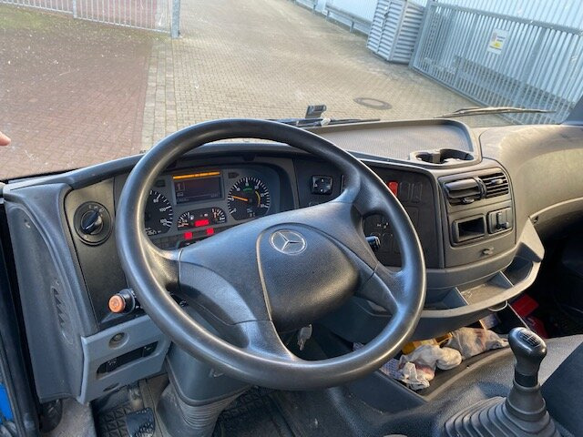Photo d'intérieur 2: Crédit-bail Mercedes-Benz Axor 1828 L 4x2 Axor 1828 L 4x2 mit Kran Palfinger PK 9501, Funk Mercedes-Benz Axor 1828 L 4x2 Axor 1828 L 4x2 mit Kran Palfinger PK 9501, Funk