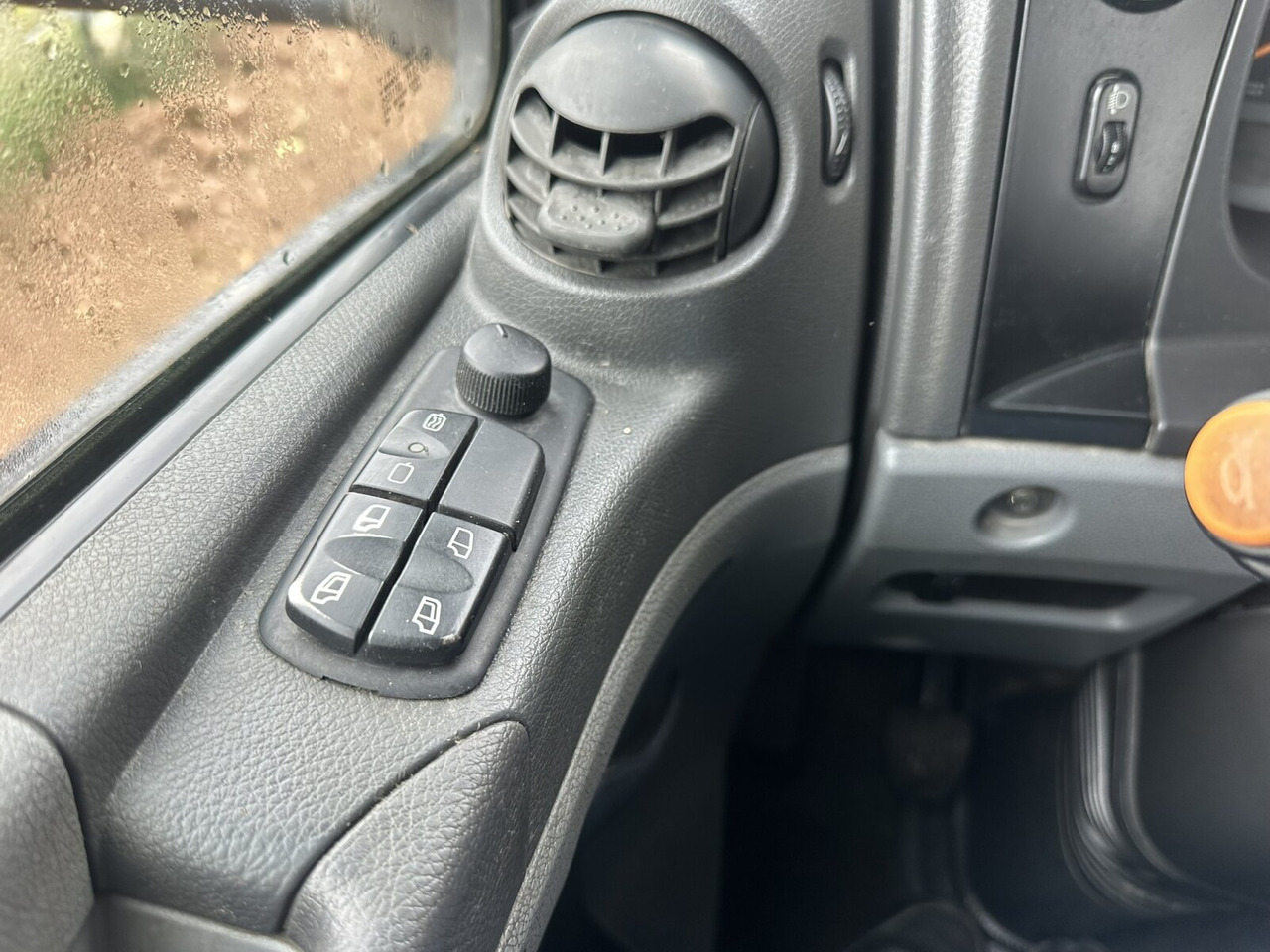 Mercedes-Benz Axor 2629 K 6x4 Axor 2629 K 6x4, PTO, Steel, Manual, 6-Zylinder - Châssis cabine: photos 5 Mercedes-Benz Axor 2629 K 6x4 Axor 2629 K 6x4, PTO, Steel, Manual, 6-Zylinder - Châssis cabine: photos 5