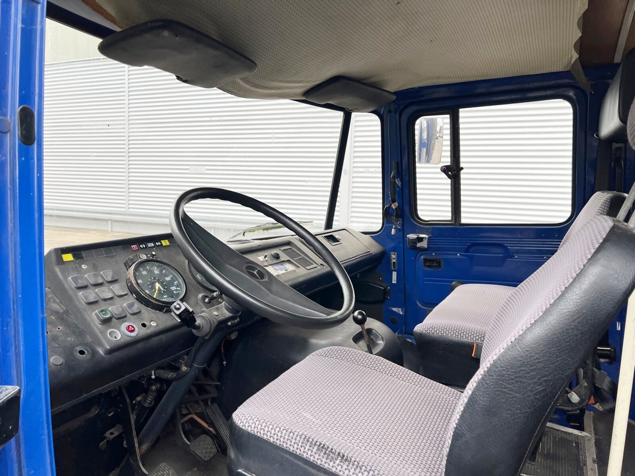 Photo d'intérieur 1: Crédit-bail Mercedes-Benz L 407 D 4x2 Doka L 407 D 4x2 Doka, Ex-THW Mercedes-Benz L 407 D 4x2 Doka L 407 D 4x2 Doka, Ex-THW