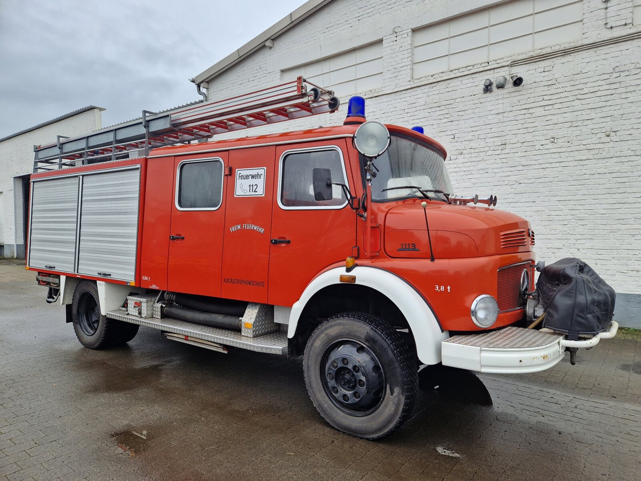 Mercedes-Benz LAF 1113 B 4x4 Doka LAF 1113 B 4x4 Doka, LF 16 TS - Camion de pompier: photos 1 Mercedes-Benz LAF 1113 B 4x4 Doka LAF 1113 B 4x4 Doka, LF 16 TS - Camion de pompier: photos 1