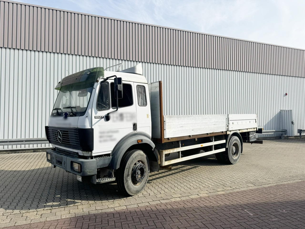 Mercedes-Benz SK 1827L 4x2 SK 1827L 4x2 - Camion plateau: photos 1 Mercedes-Benz SK 1827L 4x2 SK 1827L 4x2 - Camion plateau: photos 1
