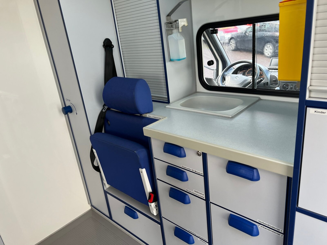 Mercedes-Benz Sprinter 313 CDI 4x2 Sprinter 313 CDI 4x2, Rettungswagen - Ambulance: photos 4 Mercedes-Benz Sprinter 313 CDI 4x2 Sprinter 313 CDI 4x2, Rettungswagen - Ambulance: photos 4