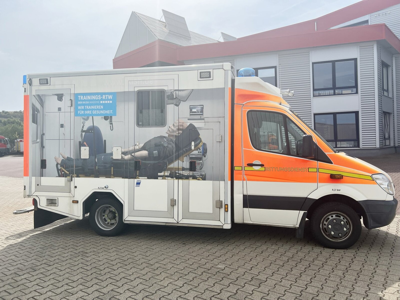 Ambulance Mercedes-Benz Sprinter 516 CDI 4x2 Sprinter 516 CDI 4x2, Rettungswagen, Bi-Xenon: photos 10