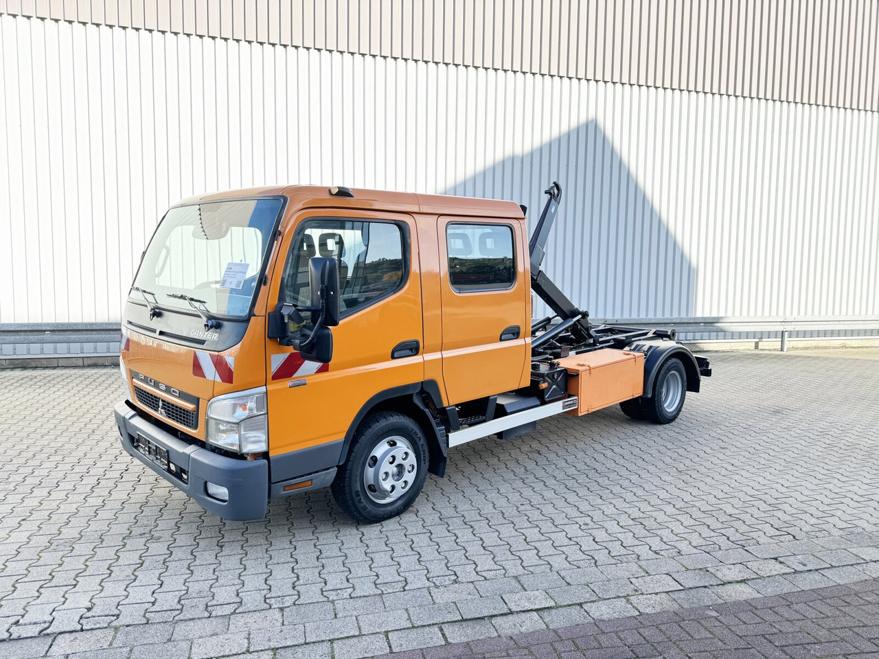 Mitsubishi Canter Fuso 6C15D 4x2 Doka Canter Fuso 6C15D 4x2 Doka, City-Abroller - Camion ampliroll: photos 1 Mitsubishi Canter Fuso 6C15D 4x2 Doka Canter Fuso 6C15D 4x2 Doka, City-Abroller - Camion ampliroll: photos 1