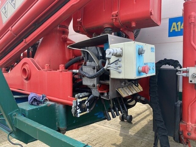 SCHELLING 504 H 22 SCHELLING 504 H 22 mit Kran Ferrari 708, 7m/t - Semi-remorque plateau: photos 3 SCHELLING 504 H 22 SCHELLING 504 H 22 mit Kran Ferrari 708, 7m/t - Semi-remorque plateau: photos 3