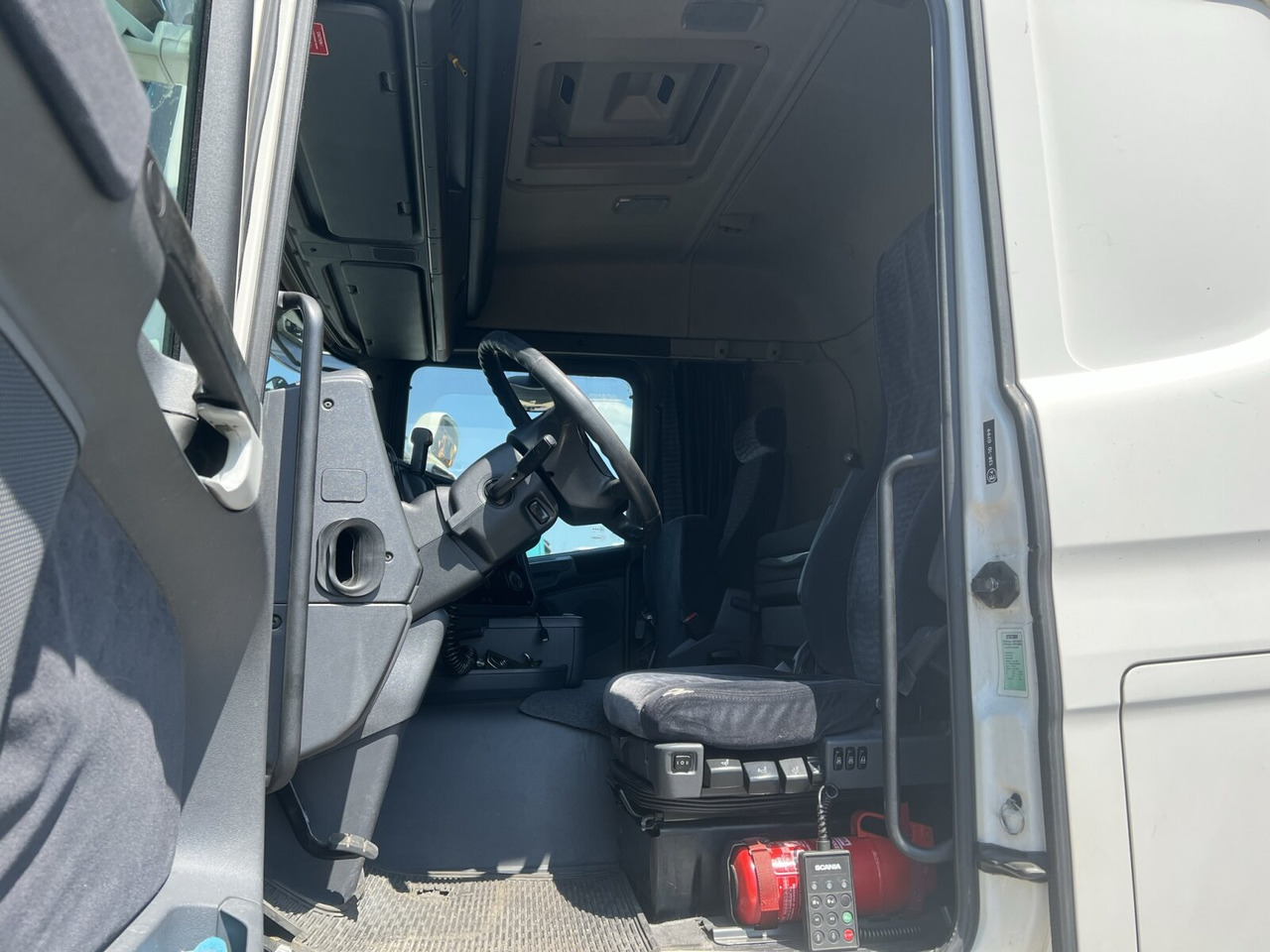 Scania G420 6x2, ERSATZTEILSPENDER! G420 6x2, Liftachse, Hiab LBW, Motor defekt! - Camion fourgon: photos 3 Scania G420 6x2, ERSATZTEILSPENDER! G420 6x2, Liftachse, Hiab LBW, Motor defekt! - Camion fourgon: photos 3