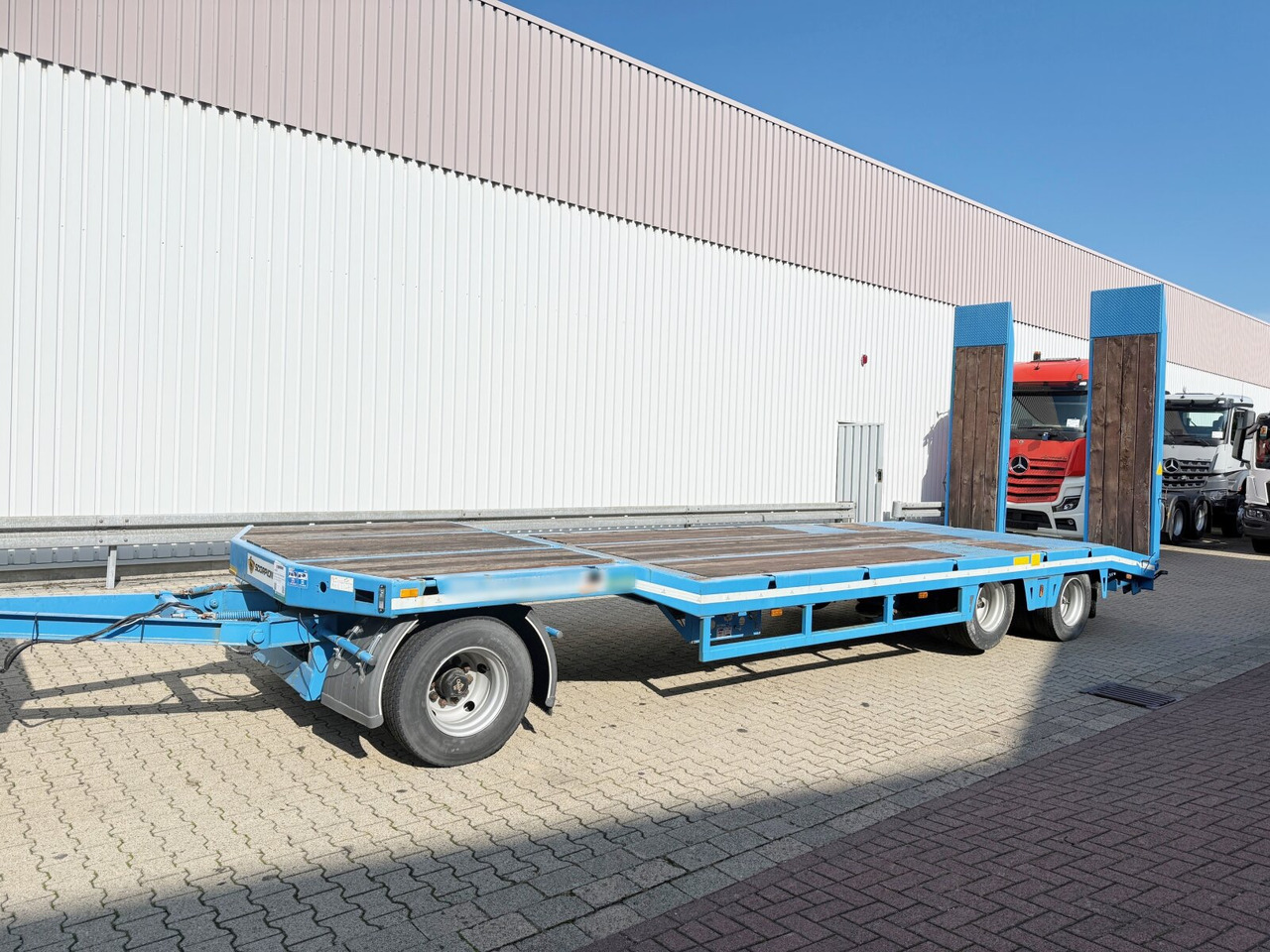 Scorpion 3-Achs Tiefladeanhänger Scorpion 3-Achs Tiefladeanhänger, Liftachse, pneumatische Auffahrrampen - Remorque porte-engin surbaissée: photos 1 Scorpion 3-Achs Tiefladeanhänger Scorpion 3-Achs Tiefladeanhänger, Liftachse, pneumatische Auffahrrampen - Remorque porte-engin surbaissée: photos 1