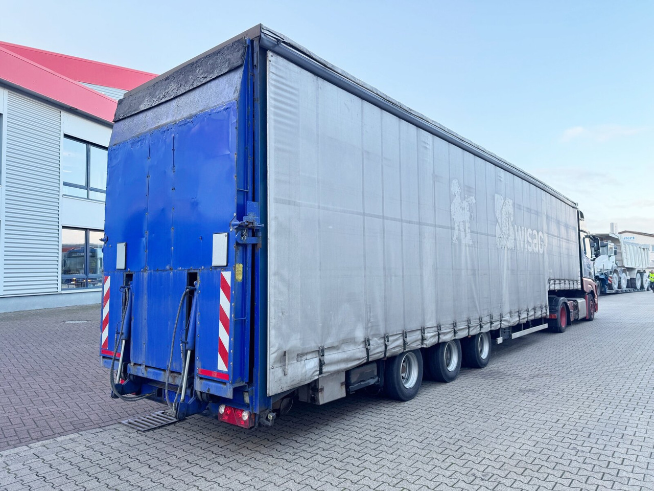 Renders NS4L32 NS4L32, Seilwinde, Edscha, hydr. Auffahrrampe - Semi-remorque: photos 1 Renders NS4L32 NS4L32, Seilwinde, Edscha, hydr. Auffahrrampe - Semi-remorque: photos 1