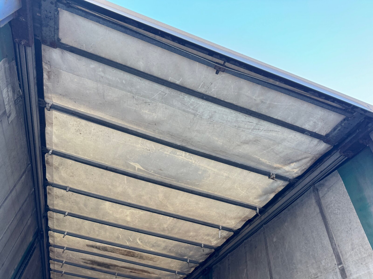 Renders NS4L32 NS4L32, Seilwinde, Edscha, hydr. Auffahrrampe - Semi-remorque: photos 2 Renders NS4L32 NS4L32, Seilwinde, Edscha, hydr. Auffahrrampe - Semi-remorque: photos 2