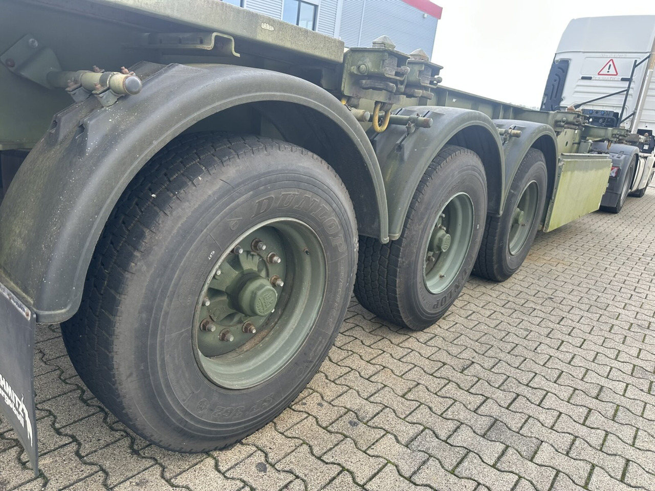 Schmitz Cargobull SCF 24 Containerchassis SCF 24 Containerchassis, Nachlauflenkachse, 2x20/20/30/40ft, Ex-! - Semi-remorque: photos 3 Schmitz Cargobull SCF 24 Containerchassis SCF 24 Containerchassis, Nachlauflenkachse, 2x20/20/30/40ft, Ex-! - Semi-remorque: photos 3