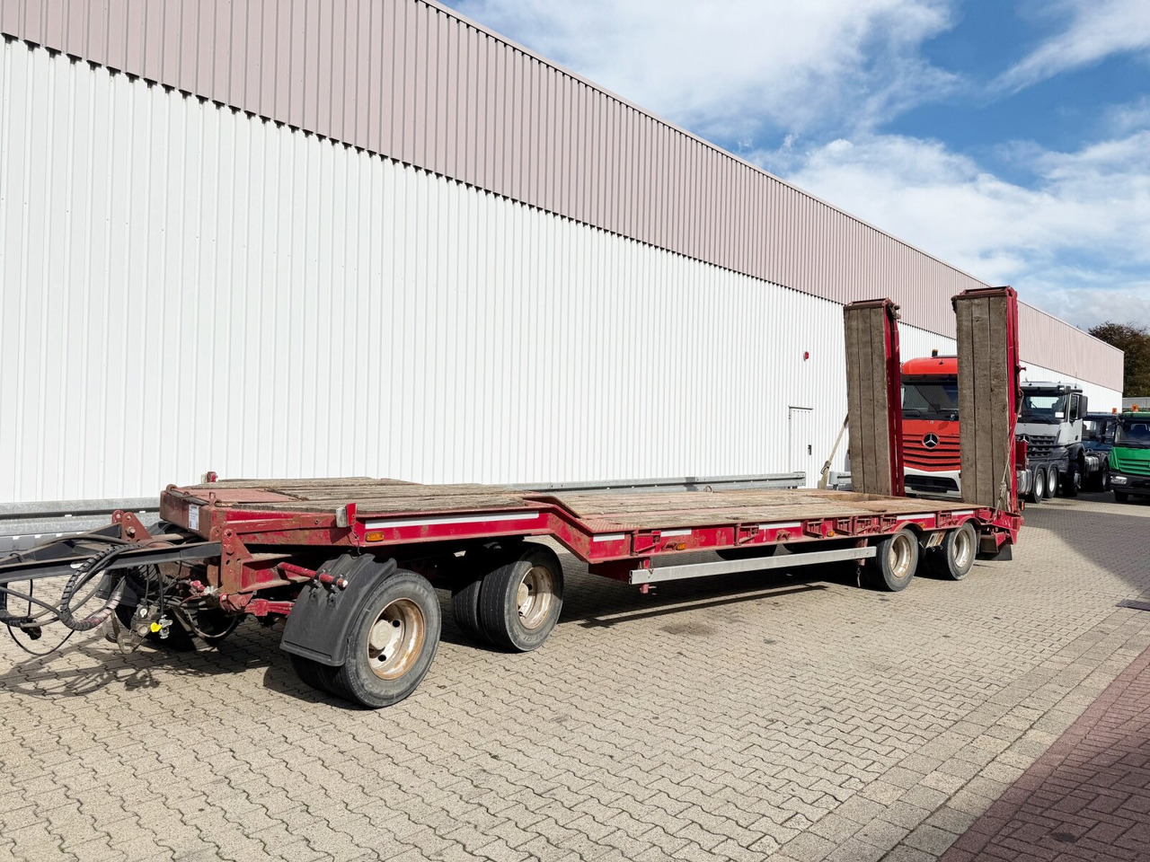 T 4 Komapkt 40.0 T 4 Kompakt 40.0, Verbr. auf 3m, hydr. Rampen - Remorque porte-engin surbaissée: photos 1 T 4 Komapkt 40.0 T 4 Kompakt 40.0, Verbr. auf 3m, hydr. Rampen - Remorque porte-engin surbaissée: photos 1