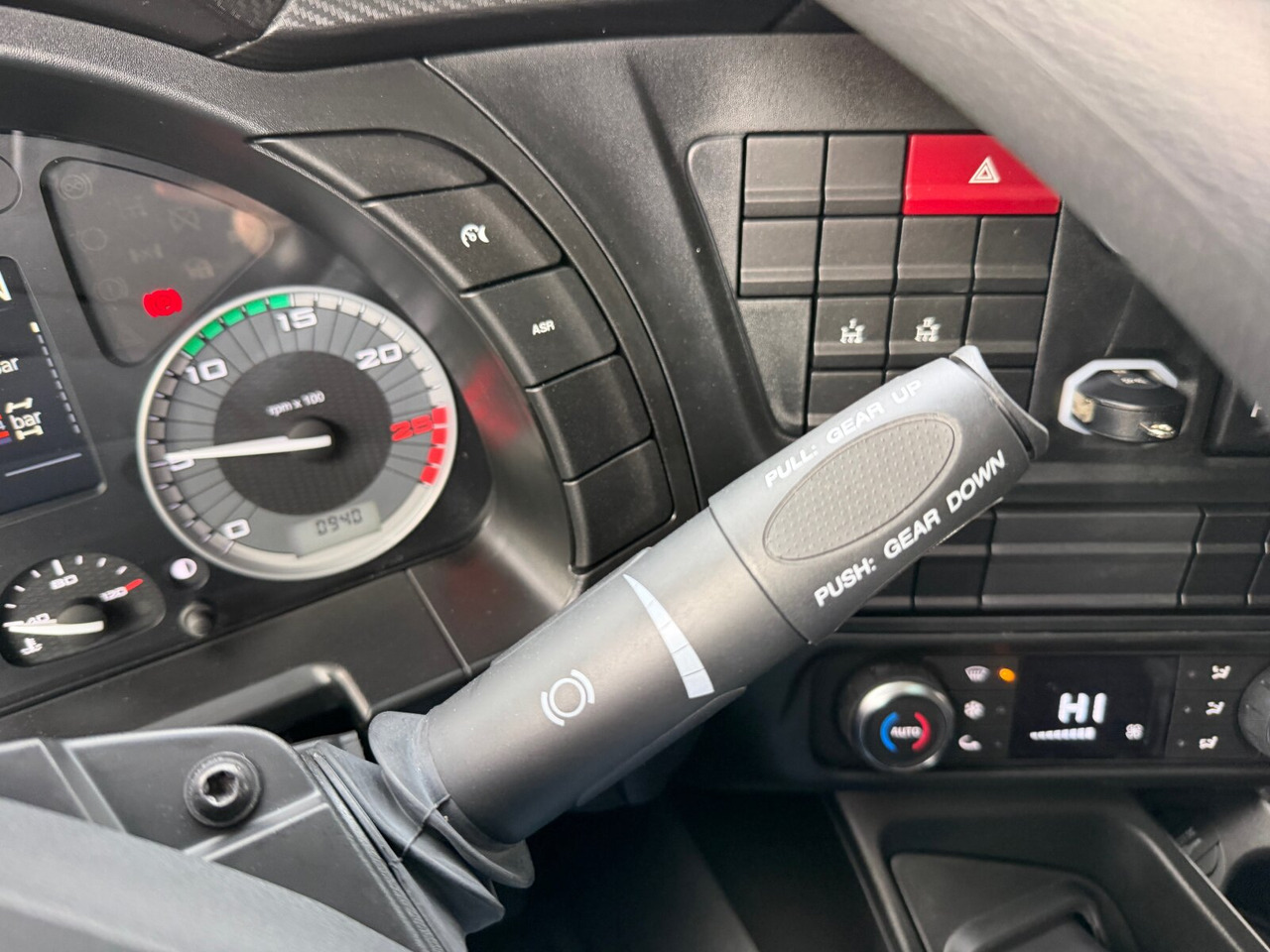 T-Way AT410T51/58 8x4 T-Way AT410T51/58 8x4, Retarder, 4x VORHANDEN! - Camion ampliroll: photos 5 T-Way AT410T51/58 8x4 T-Way AT410T51/58 8x4, Retarder, 4x VORHANDEN! - Camion ampliroll: photos 5