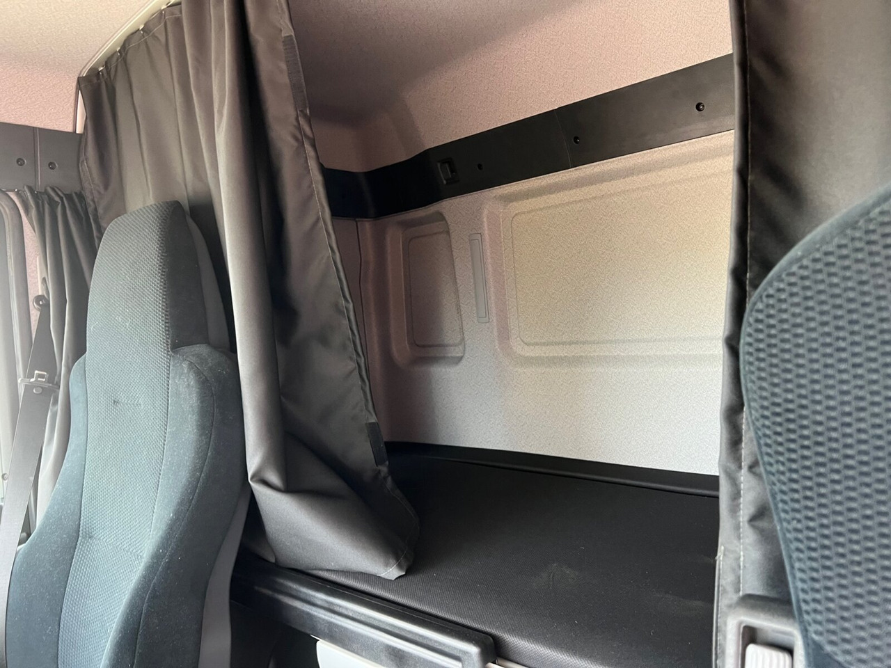 MAN TGL 8.220 4X2 BL TGL 8.220 4X2 BL - Tracteur routier: photos 2 MAN TGL 8.220 4X2 BL TGL 8.220 4X2 BL - Tracteur routier: photos 2