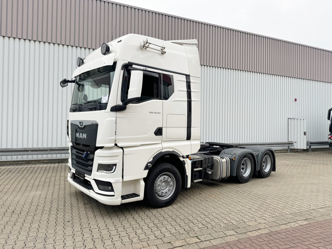 MAN TGX 33.510 6x4 BL SA TGX 33.510 6x4 BL SA, Retarder, GX-Fahrerhaus - Tracteur routier: photos 1 MAN TGX 33.510 6x4 BL SA TGX 33.510 6x4 BL SA, Retarder, GX-Fahrerhaus - Tracteur routier: photos 1