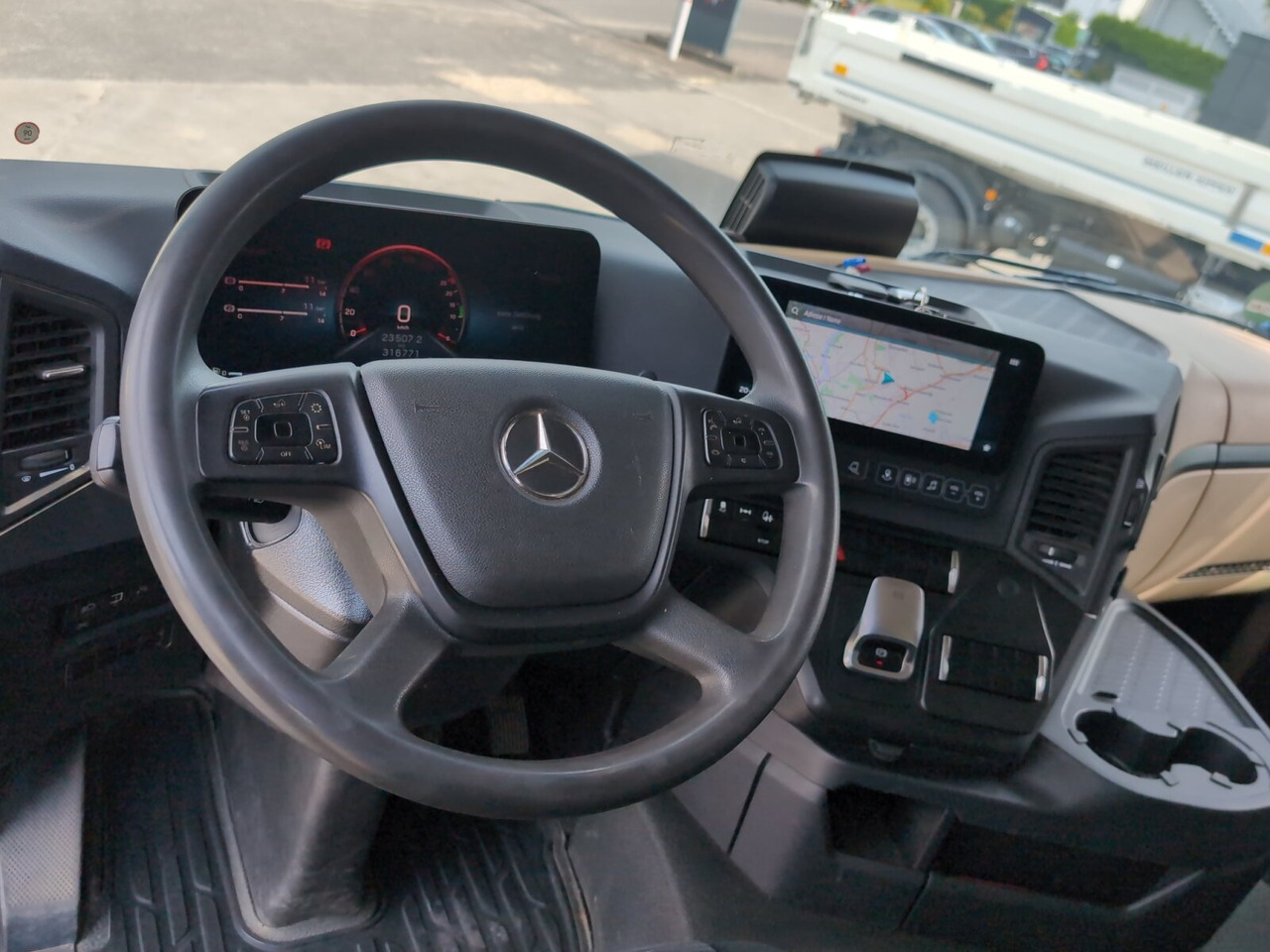 Mercedes-Benz Actros 2148 LS 4x4 HAD Actros 2148 LS 4x4 HAD, Retarder, Navi, MultimediaCockpit, Hydraulik - Tracteur routier: photos 4 Mercedes-Benz Actros 2148 LS 4x4 HAD Actros 2148 LS 4x4 HAD, Retarder, Navi, MultimediaCockpit, Hydraulik - Tracteur routier: photos 4