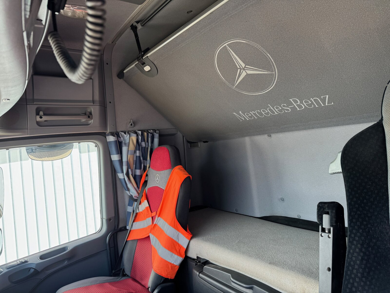 Mercedes-Benz Actros 2648 LK 6x4 Actros 2648 LK 6x4, Retarder, Bi-Xenon - Tracteur routier: photos 4 Mercedes-Benz Actros 2648 LK 6x4 Actros 2648 LK 6x4, Retarder, Bi-Xenon - Tracteur routier: photos 4