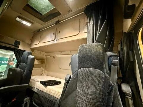 Mercedes-Benz Arocs 1851 LS 4x4 HAD Arocs 1851 LS 4x4 HAD, Hydraulik, Navi, MultimediaCockpit - Tracteur routier: photos 4 Mercedes-Benz Arocs 1851 LS 4x4 HAD Arocs 1851 LS 4x4 HAD, Hydraulik, Navi, MultimediaCockpit - Tracteur routier: photos 4