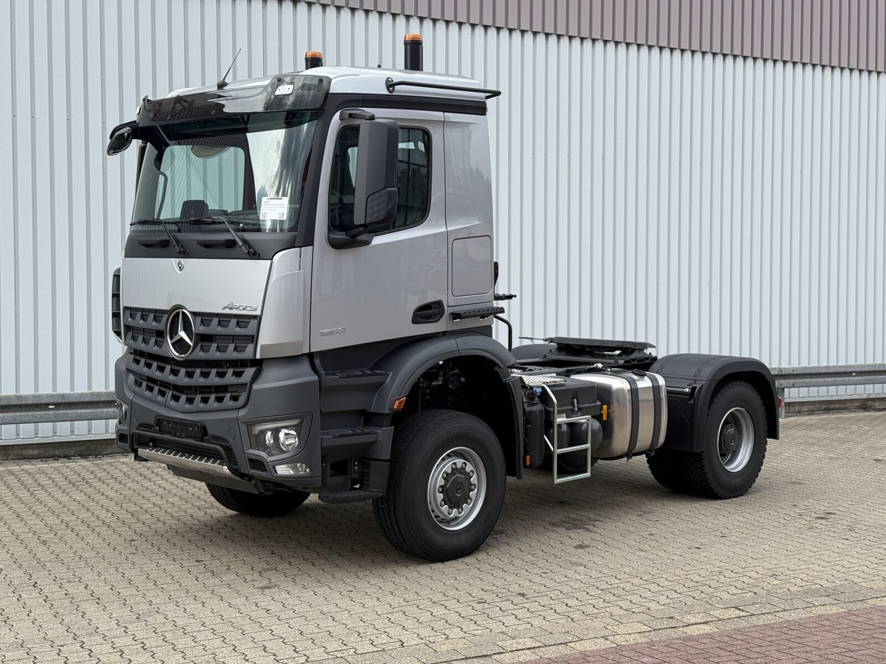Mercedes-Benz Arocs 1853 AS 4x4 Arocs 1853 AS 4x4, Retarder, MultimediaCockpit, Navi - Tracteur routier: photos 1 Mercedes-Benz Arocs 1853 AS 4x4 Arocs 1853 AS 4x4, Retarder, MultimediaCockpit, Navi - Tracteur routier: photos 1