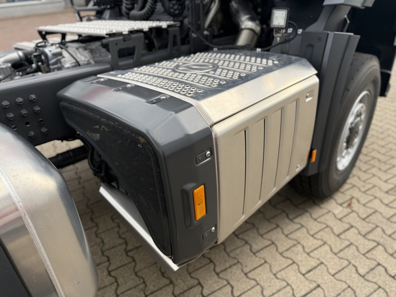 Mercedes-Benz Arocs 1853 AS 4x4 Arocs 1853 AS 4x4, Retarder, MultimediaCockpit, Navi - Tracteur routier: photos 3 Mercedes-Benz Arocs 1853 AS 4x4 Arocs 1853 AS 4x4, Retarder, MultimediaCockpit, Navi - Tracteur routier: photos 3