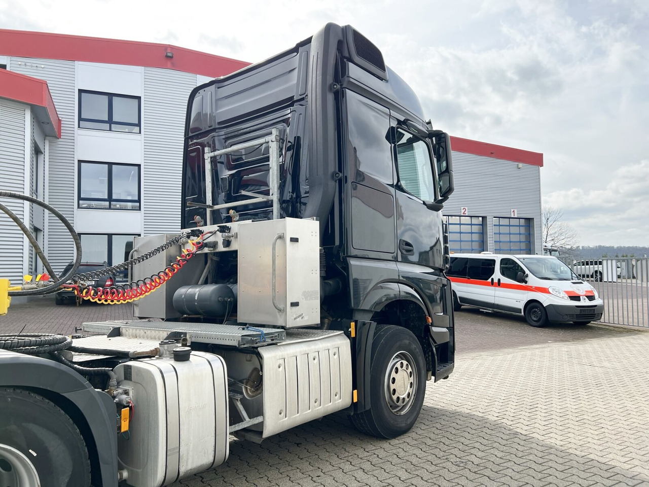 Mercedes-Benz Arocs 3358 LS 6x4 Arocs 3358 LS 6x4, StreamSpace, Turbo-Retarder-Kupplung, Kipphydraulik - Tracteur routier: photos 5 Mercedes-Benz Arocs 3358 LS 6x4 Arocs 3358 LS 6x4, StreamSpace, Turbo-Retarder-Kupplung, Kipphydraulik - Tracteur routier: photos 5