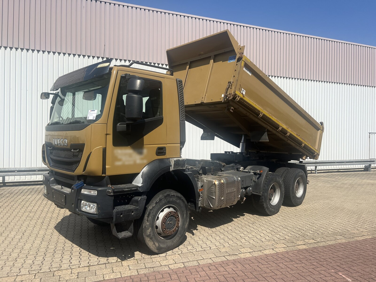 Trakker AD260T45W 6x6 Trakker AD260T45W 6x6 - Camion benne: photos 1 Trakker AD260T45W 6x6 Trakker AD260T45W 6x6 - Camion benne: photos 1