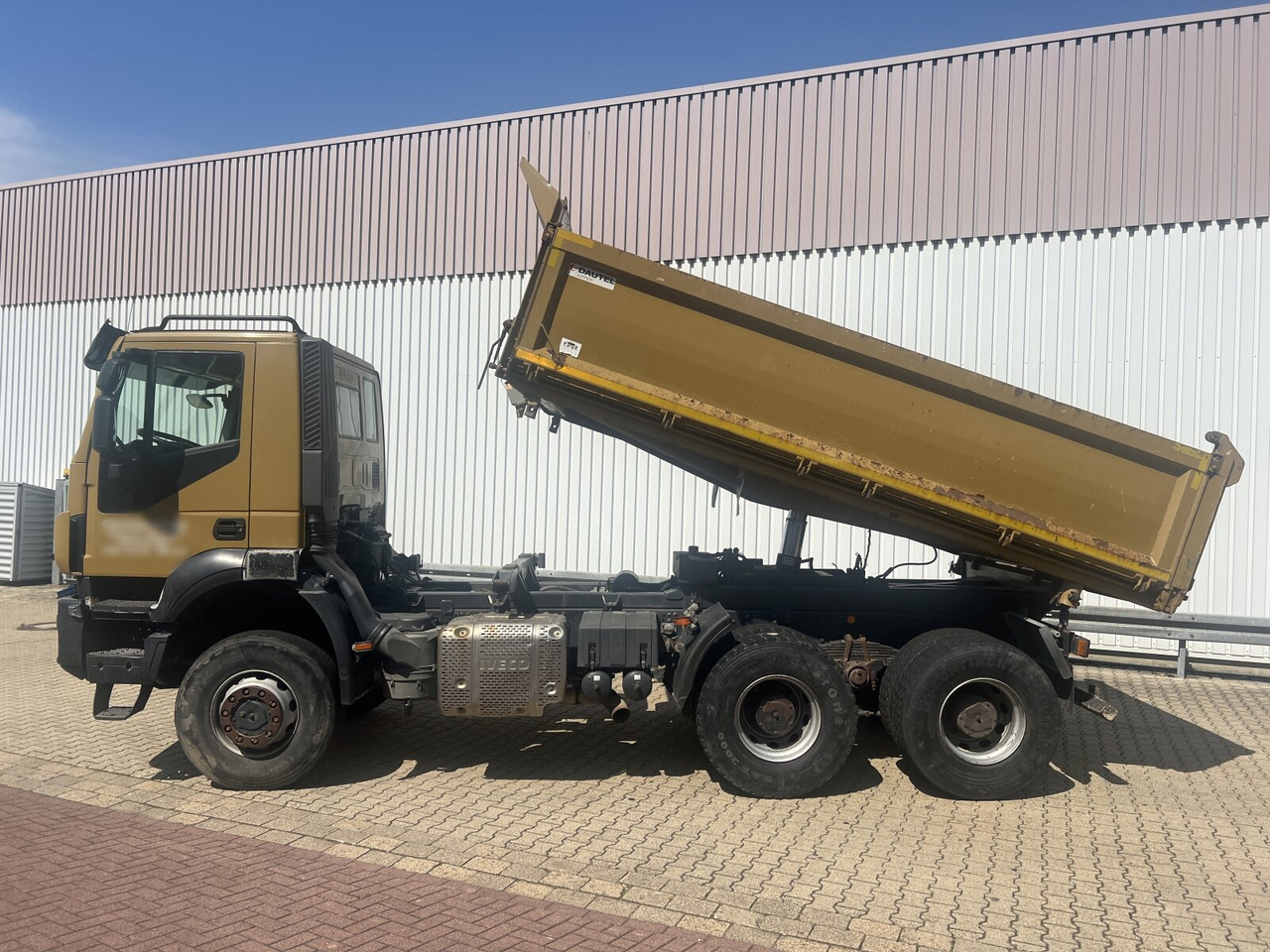 Trakker AD260T45W 6x6 Trakker AD260T45W 6x6 - Camion benne: photos 3 Trakker AD260T45W 6x6 Trakker AD260T45W 6x6 - Camion benne: photos 3