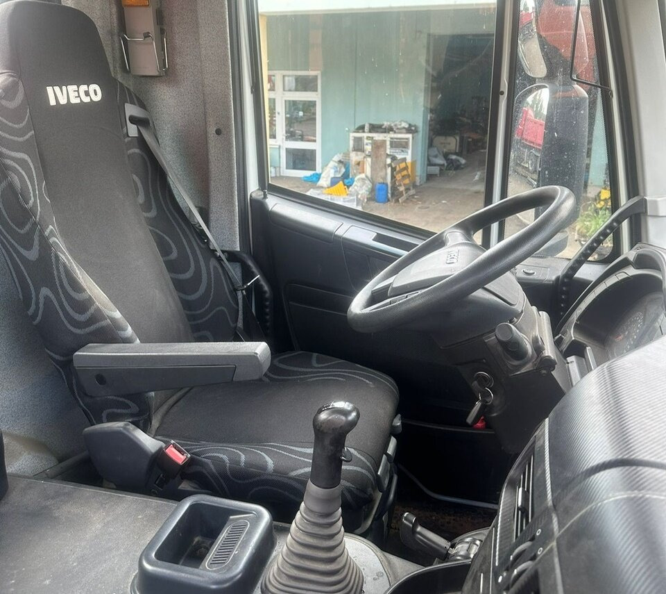 Trakker AD340T41B 8x4 Trakker AD340T41B 8x4, Betonmischer Stetter ca. 9m³ - Camion malaxeur: photos 3 Trakker AD340T41B 8x4 Trakker AD340T41B 8x4, Betonmischer Stetter ca. 9m³ - Camion malaxeur: photos 3