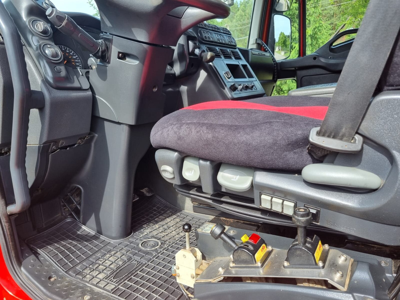 Trakker AD380T41W 6x6 Trakker AD380T41W 6x6 - Châssis cabine: photos 3 Trakker AD380T41W 6x6 Trakker AD380T41W 6x6 - Châssis cabine: photos 3