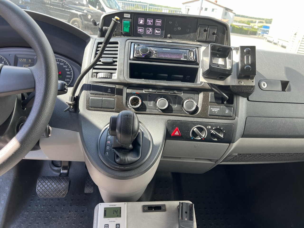 Ambulance Volkswagen T5 2.0 TDI 4x2 T5 2.0 TDI 4x2, Krankenwagen: photos 6 Ambulance Volkswagen T5 2.0 TDI 4x2 T5 2.0 TDI 4x2, Krankenwagen: photos 6