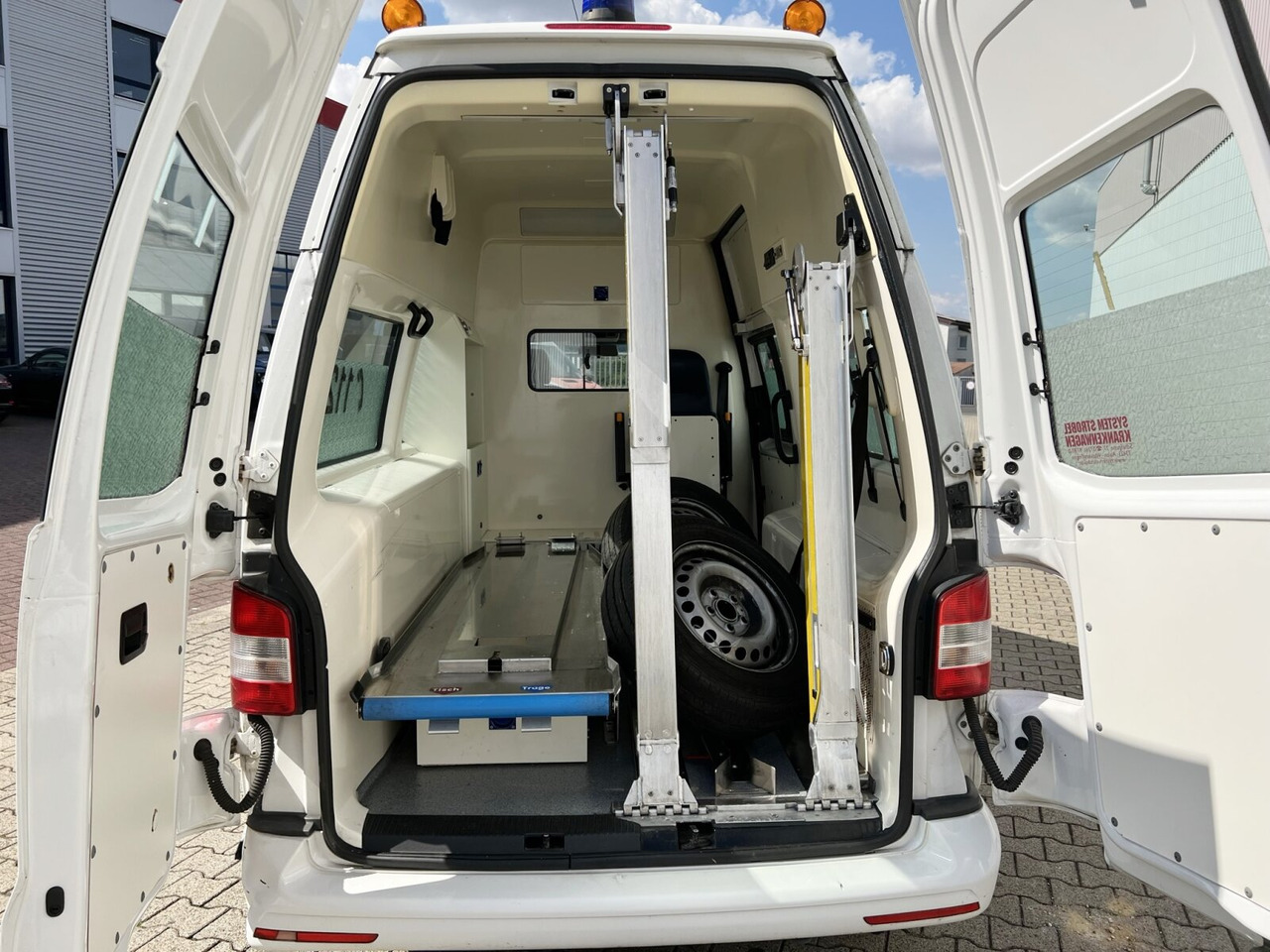 Ambulance Volkswagen T5 2.0 TDI 4x2 T5 2.0 TDI 4x2, Krankenwagen: photos 12 Ambulance Volkswagen T5 2.0 TDI 4x2 T5 2.0 TDI 4x2, Krankenwagen: photos 12
