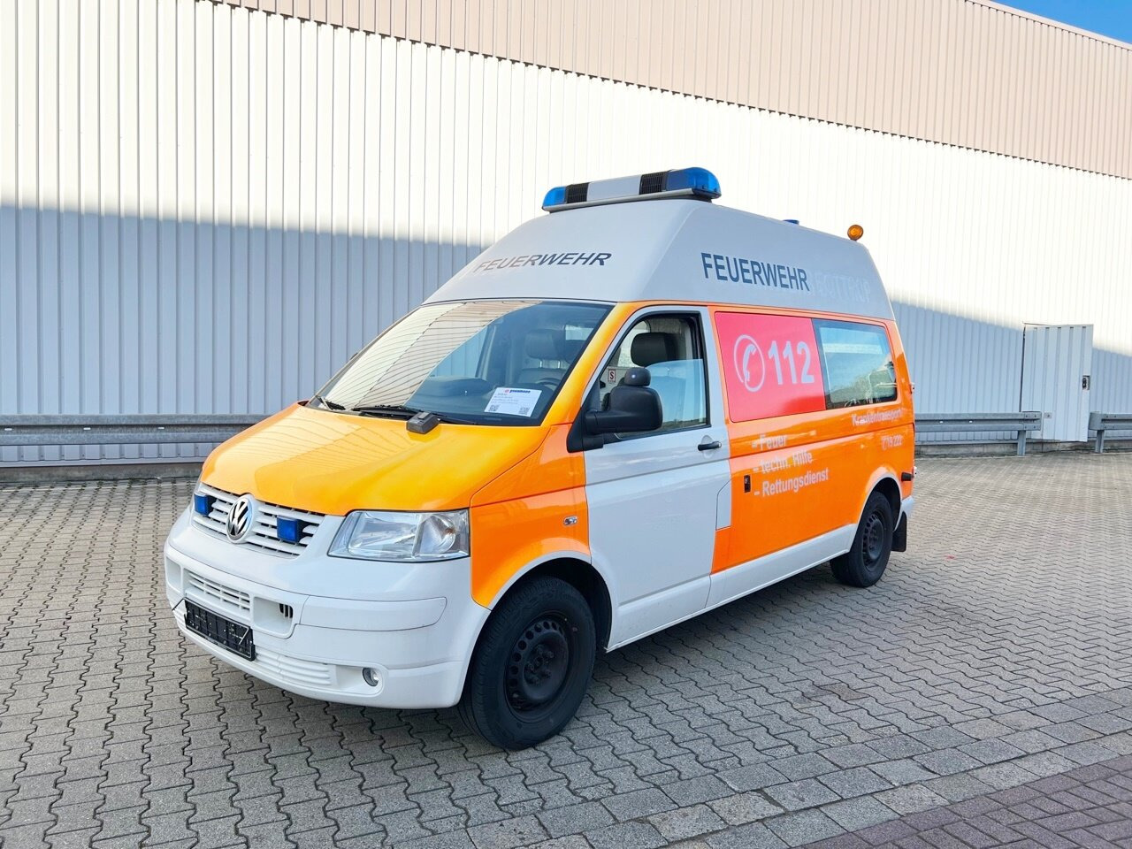Volkswagen T5 2.5 TDI 4x2 T5 2.5 TDI 4x2, Krankenwagen - Ambulance: photos 1 Volkswagen T5 2.5 TDI 4x2 T5 2.5 TDI 4x2, Krankenwagen - Ambulance: photos 1