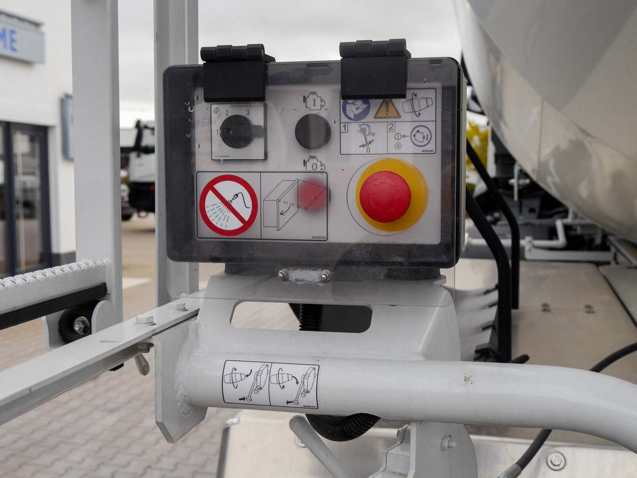 X-Way AD360X40BZ 8x4 X-Way AD360X40BZ 8x4, Stetter Betonmischer ca. 9m³ - Camion malaxeur: photos 4 X-Way AD360X40BZ 8x4 X-Way AD360X40BZ 8x4, Stetter Betonmischer ca. 9m³ - Camion malaxeur: photos 4
