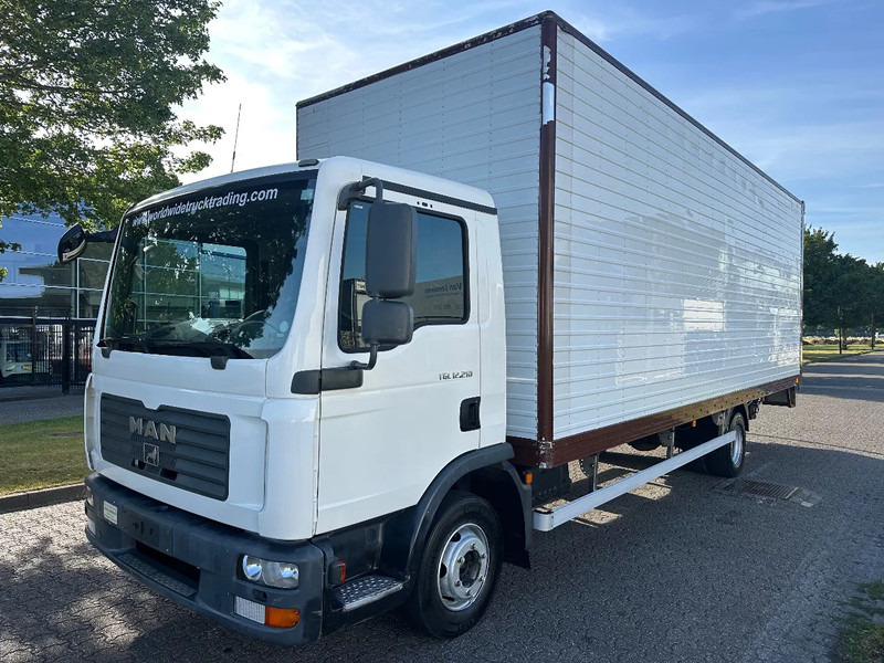 MAN TGL 12.210 MANUAL + 2000 KG LIFT + 2.60 M HIGH BIG BOX + AIRCO + SPRING / SPRING + 3 SEATS - Camion fourgon: photos 1 MAN TGL 12.210 MANUAL + 2000 KG LIFT + 2.60 M HIGH BIG BOX + AIRCO + SPRING / SPRING + 3 SEATS - Camion fourgon: photos 1