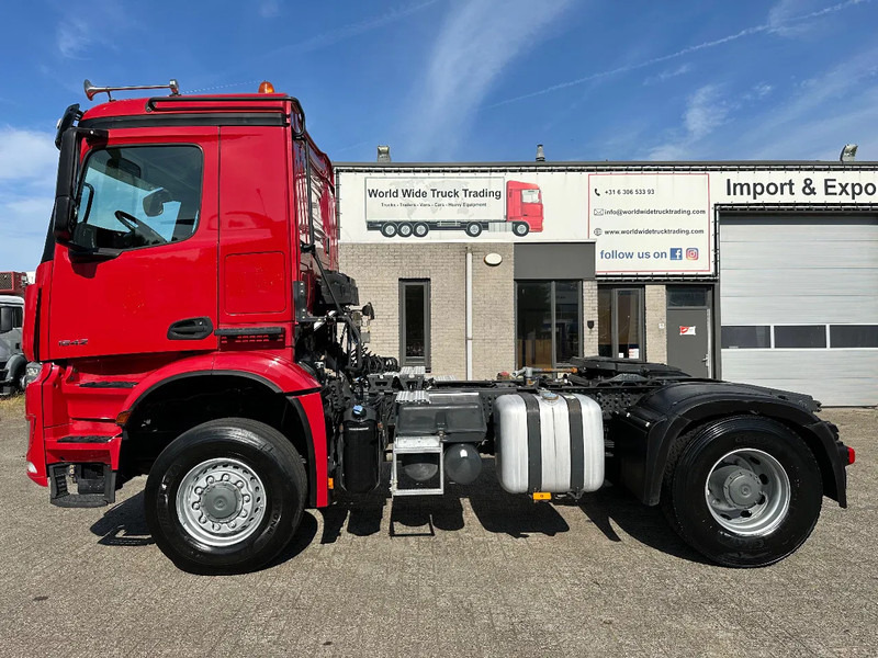 Mercedes-Benz Arocs 1824 4x4 ALLROAD + KIPPER HYDRAULIC + 334.231 KM + SPRING / SPRING + EURO 6 - Tracteur routier: photos 2 Mercedes-Benz Arocs 1824 4x4 ALLROAD + KIPPER HYDRAULIC + 334.231 KM + SPRING / SPRING + EURO 6 - Tracteur routier: photos 2
