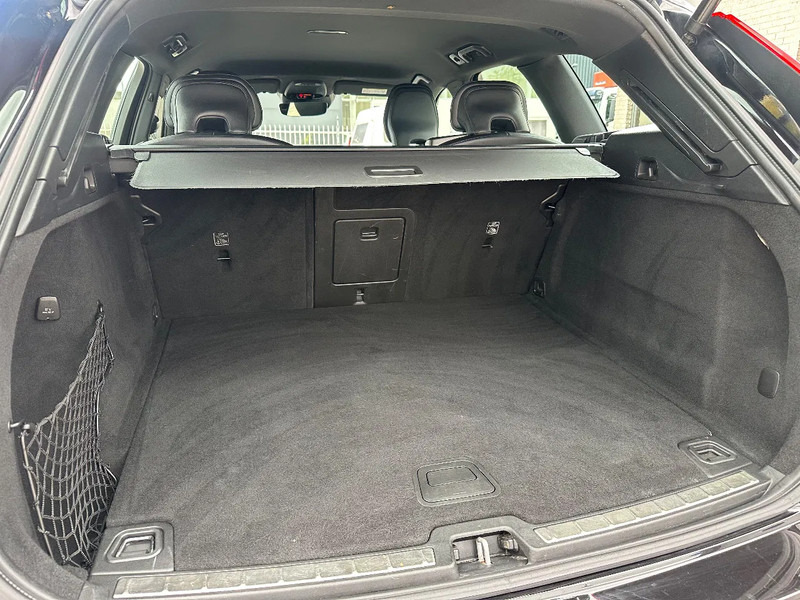 Volvo XC60 D5 AWD + R-DESIGN + ALCANTARA + CAMERA + NAVI - Voiture: photos 4 Volvo XC60 D5 AWD + R-DESIGN + ALCANTARA + CAMERA + NAVI - Voiture: photos 4