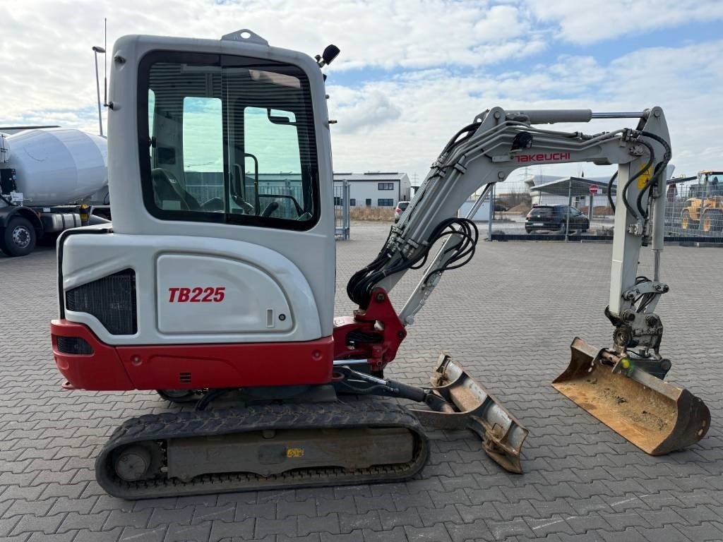 Takeuchi TB 225 V3 - Mini pelle: photos 5 Takeuchi TB 225 V3 - Mini pelle: photos 5