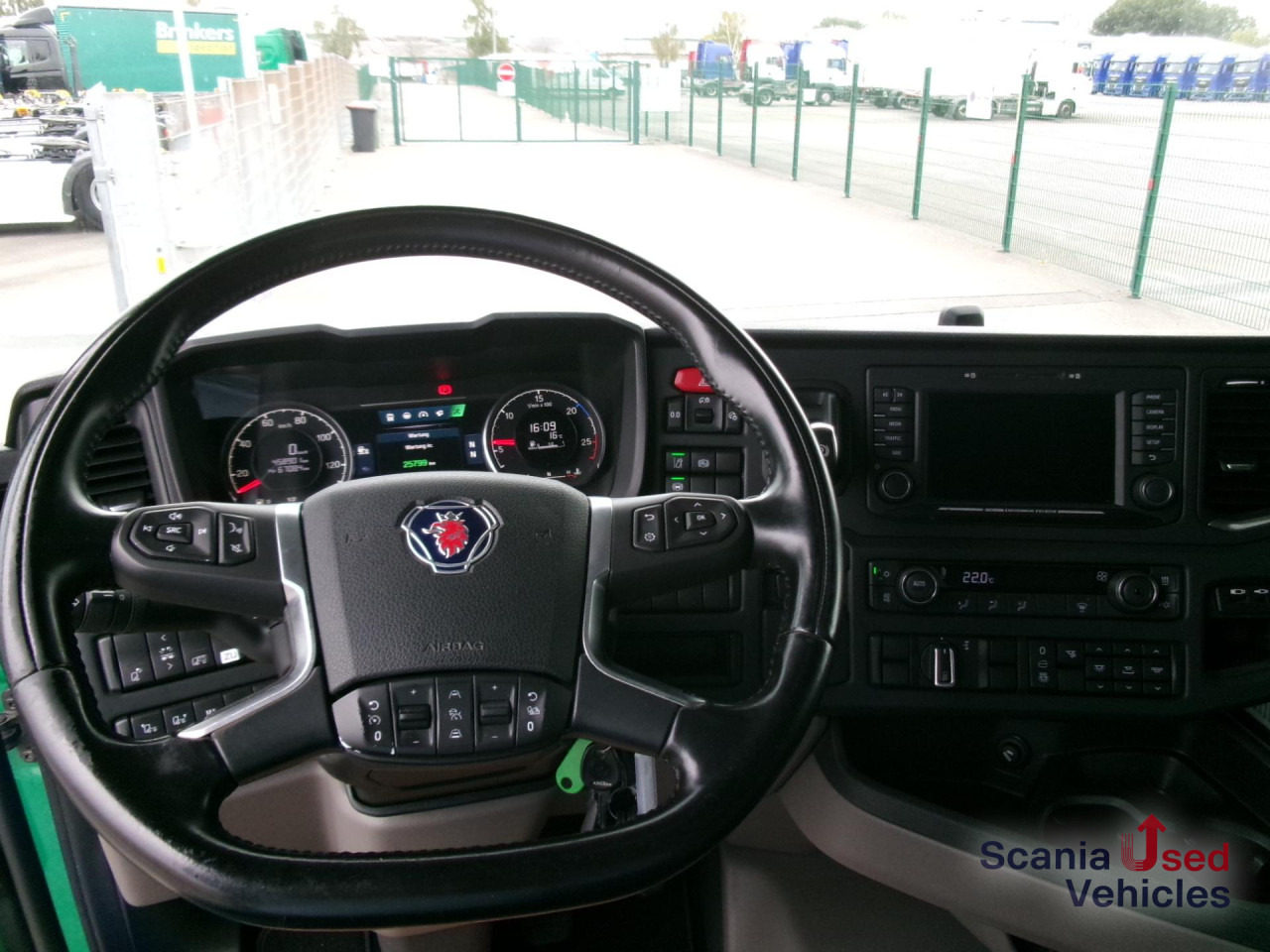 SCANIA R 450 A4x2EB 2 Tanks Standklima TOP!!! - Tracteur routier: photos 2 SCANIA R 450 A4x2EB 2 Tanks Standklima TOP!!! - Tracteur routier: photos 2