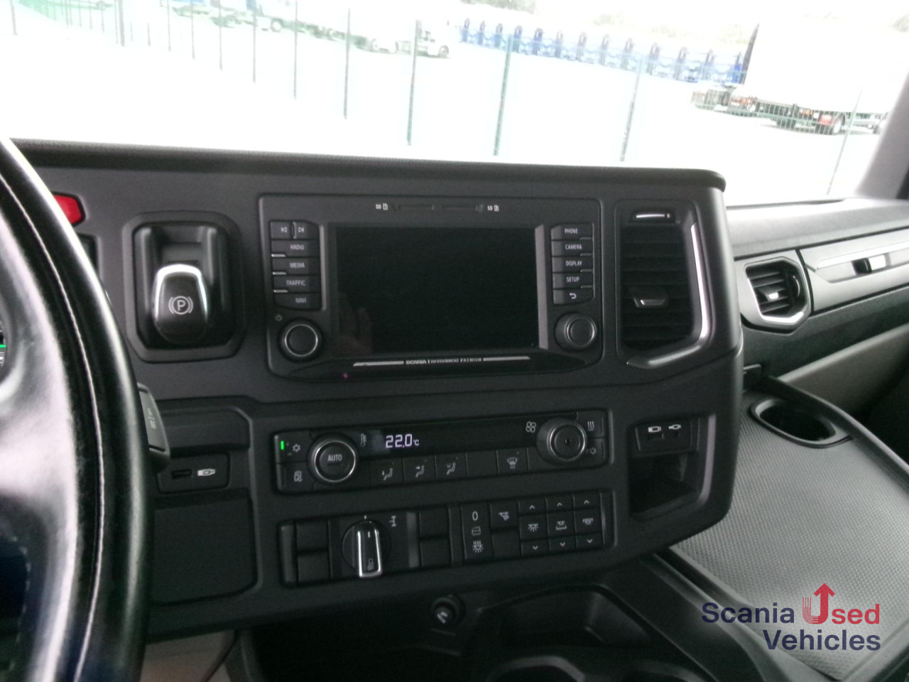 SCANIA R 450 A4x2EB 2 Tanks Standklima TOP!!! - Tracteur routier: photos 3 SCANIA R 450 A4x2EB 2 Tanks Standklima TOP!!! - Tracteur routier: photos 3