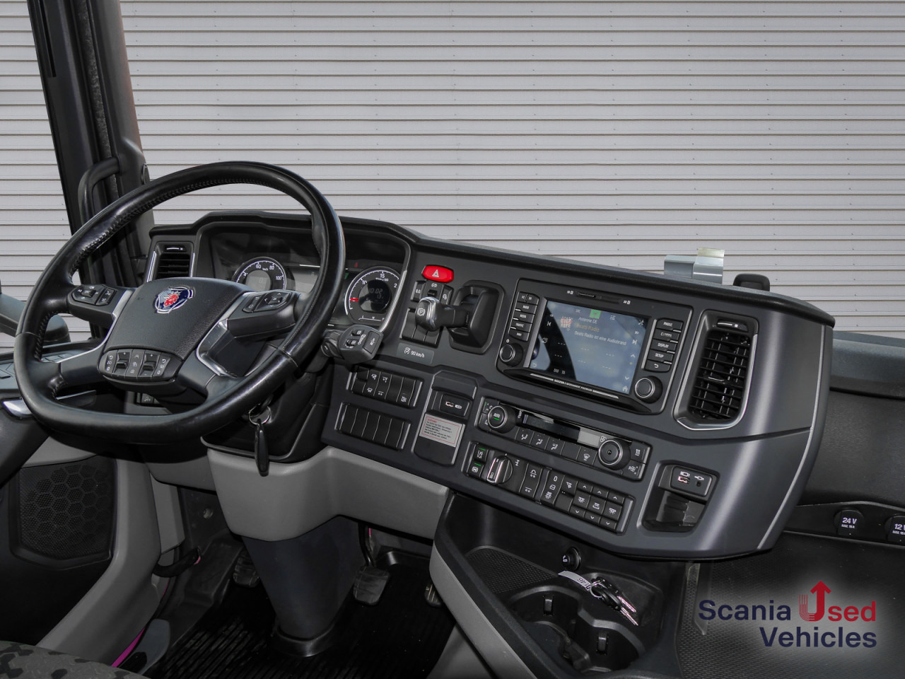 SCANIA R 410 B6x2*4NB - Pritsche / Plane / Hecktüren - - Camion à rideaux coulissants: photos 2 SCANIA R 410 B6x2*4NB - Pritsche / Plane / Hecktüren - - Camion à rideaux coulissants: photos 2