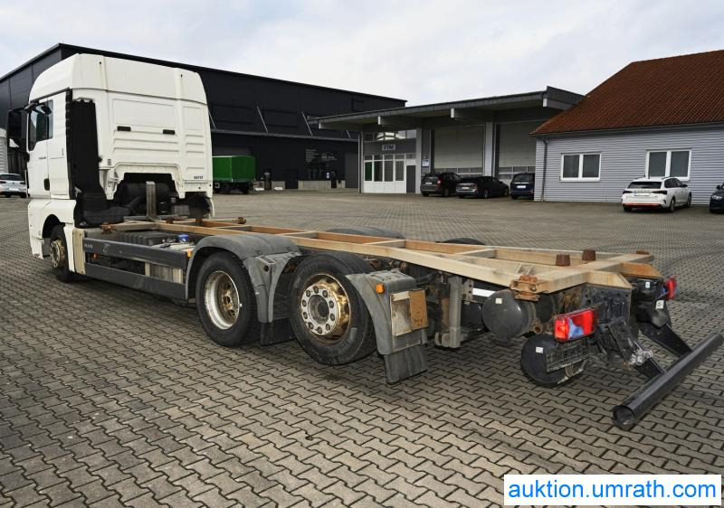 Insolvenzauktion: MAN TGX 26.440 6X2-2 LL ATL- BDF Wechselsystem XLX - Fahrerhaus Automatik Kimaautomatik AHK EURO 5 - Camion porte-conteneur/ Caisse mobile: photos 3 Insolvenzauktion: MAN TGX 26.440 6X2-2 LL ATL- BDF Wechselsystem XLX - Fahrerhaus Automatik Kimaautomatik AHK EURO 5 - Camion porte-conteneur/ Caisse mobile: photos 3
