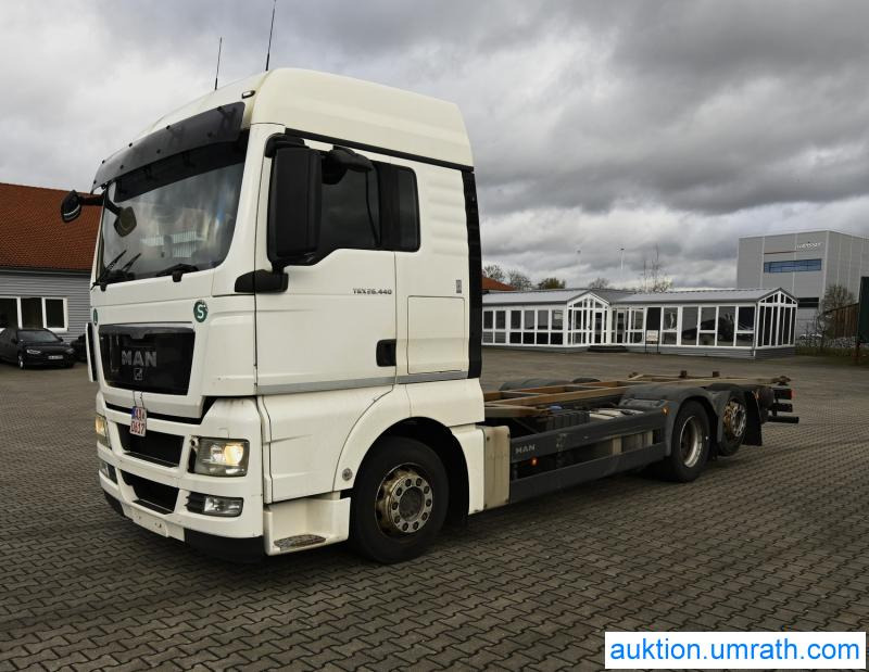 Insolvenzauktion: MAN TGX 26.440 6X2-2 LL ATL- BDF Wechselsystem XLX - Fahrerhaus Automatik Kimaautomatik AHK EURO 5 - Camion porte-conteneur/ Caisse mobile: photos 1 Insolvenzauktion: MAN TGX 26.440 6X2-2 LL ATL- BDF Wechselsystem XLX - Fahrerhaus Automatik Kimaautomatik AHK EURO 5 - Camion porte-conteneur/ Caisse mobile: photos 1