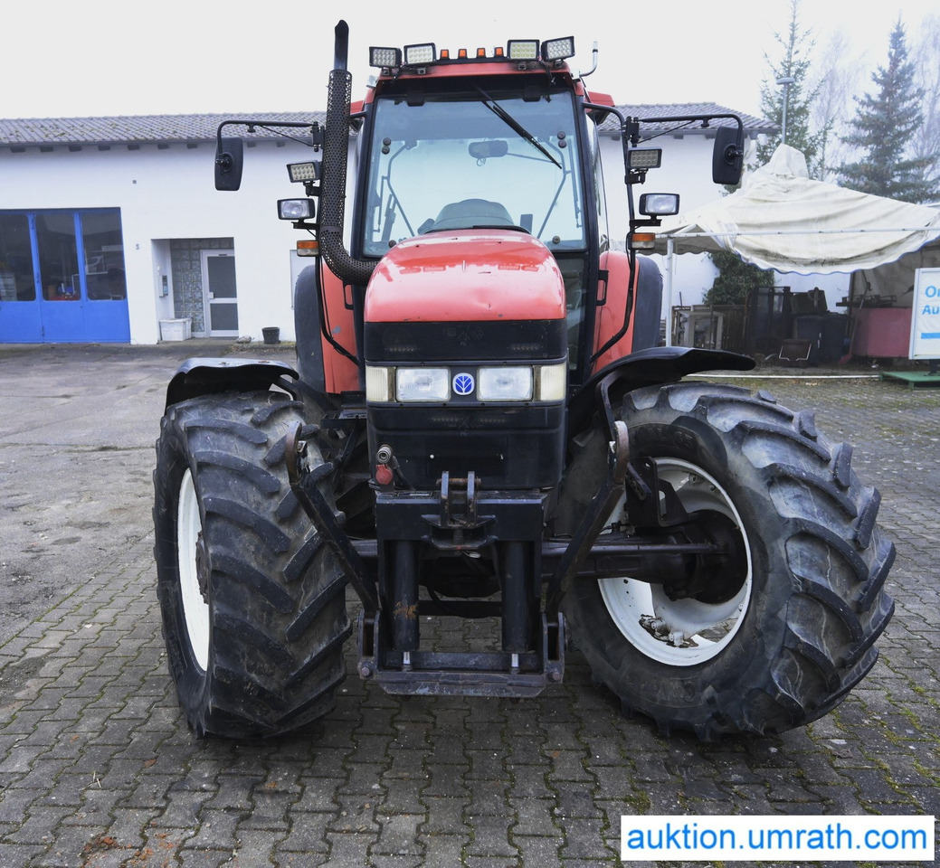 NEW HOLLAND M100 4x4 - Tracteur agricole: photos 2 NEW HOLLAND M100 4x4 - Tracteur agricole: photos 2