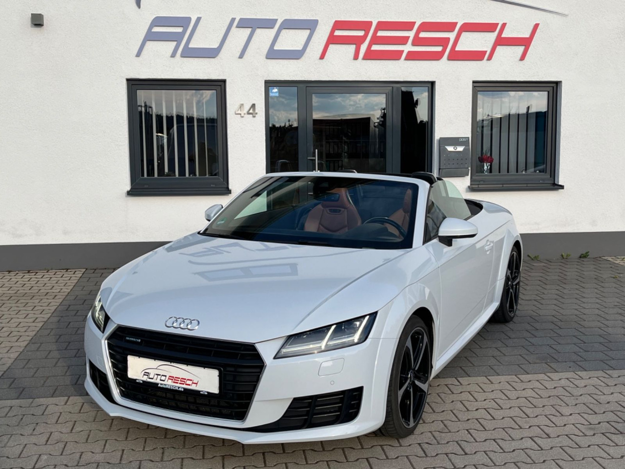 Audi TT Roadster 2.0 TFSI quattro - Voiture: photos 1 Audi TT Roadster 2.0 TFSI quattro - Voiture: photos 1