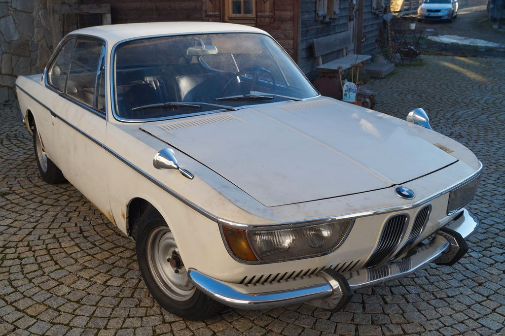 BMW 2000 CS - Voiture: photos 1 BMW 2000 CS - Voiture: photos 1